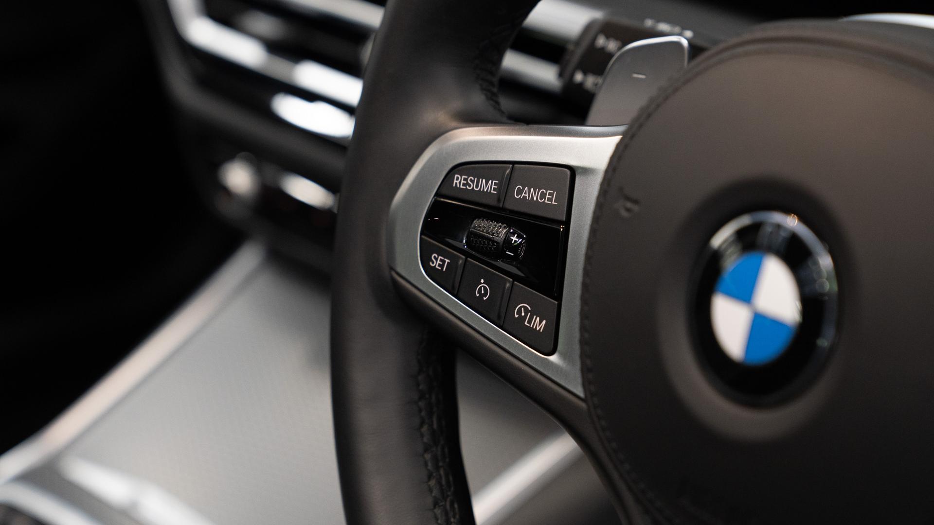 BMW 330i Touring Photo f4e19e3b-8fa8-44d0-982e-f82eb928026e.jpg