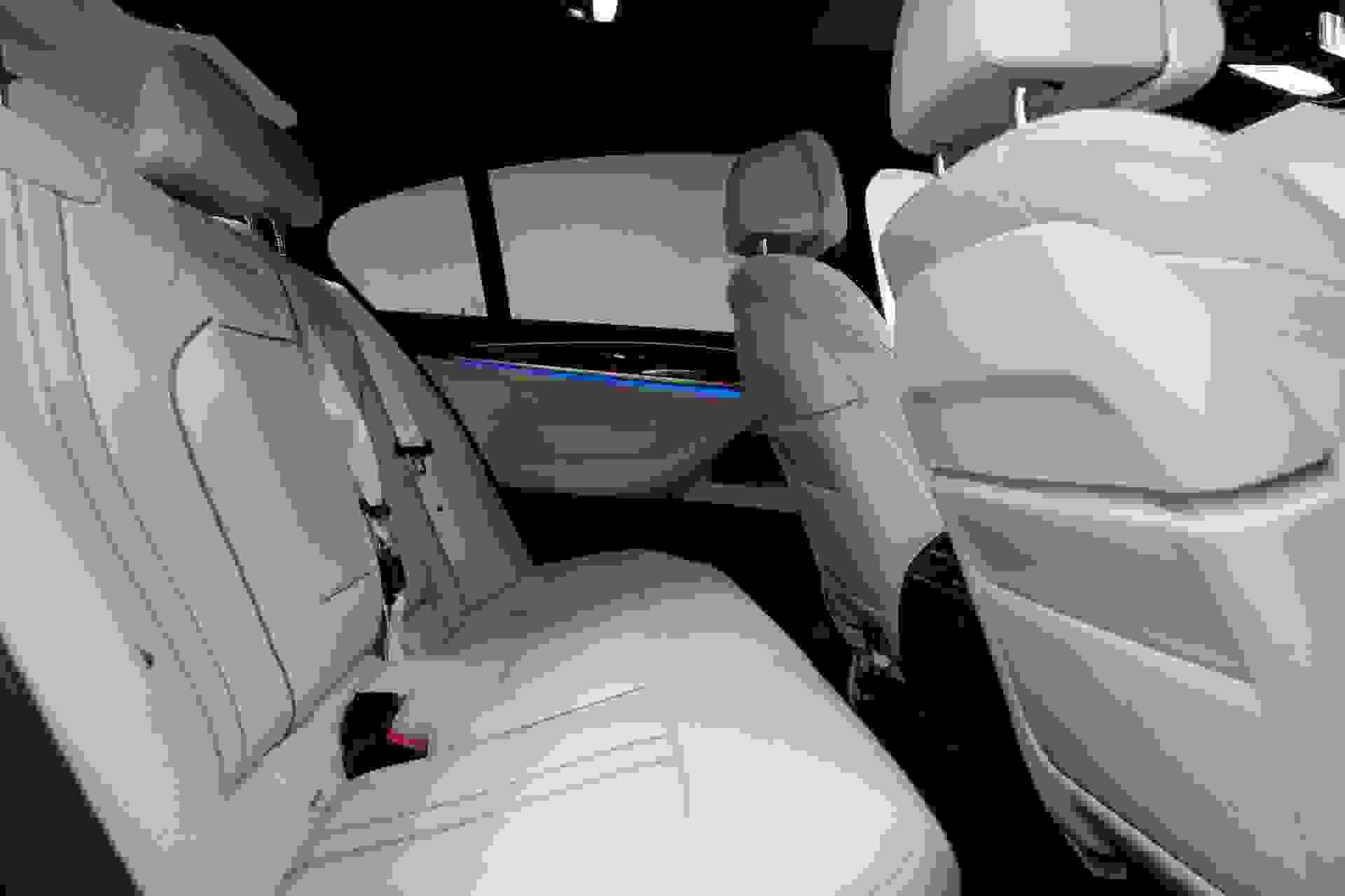 BMW 5 SERIES Photo f4e977ad-1dd0-4ebd-867c-5efe6c0d7aae.jpg