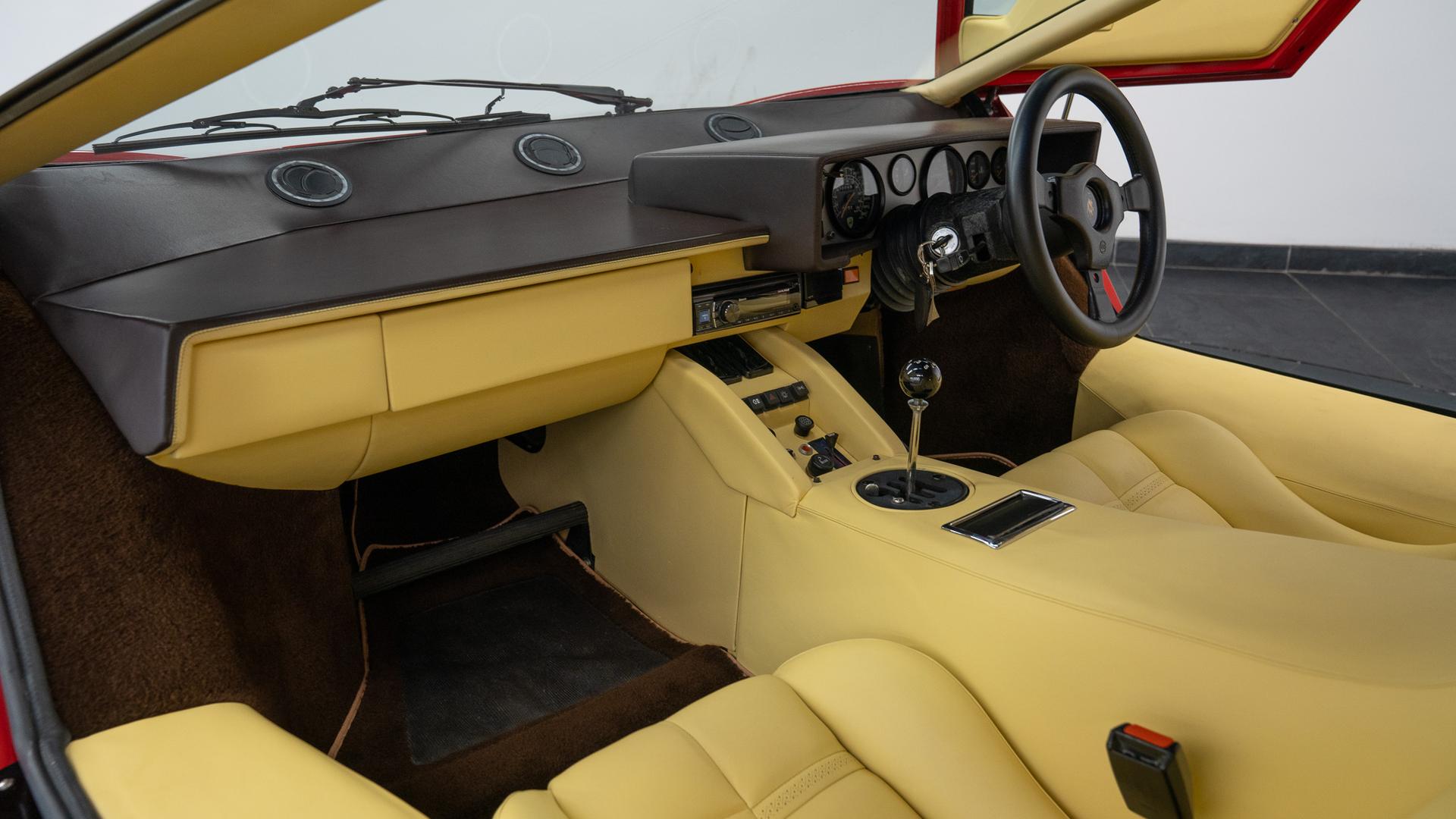 LAMBORGHINI Countach Photo f4f1e27d-c282-4a7c-b285-fb83b6031056.jpg