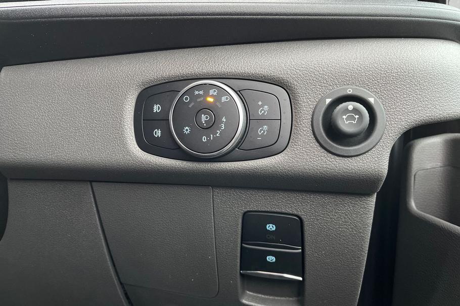 Used Ford E-TRANSIT 13/N333201 9