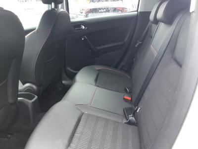 Peugeot 208 Photo 16