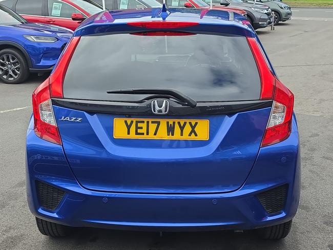 Honda Jazz Photo f521b97b-e6d9-444a-9600-56c2fae47d08.jpg