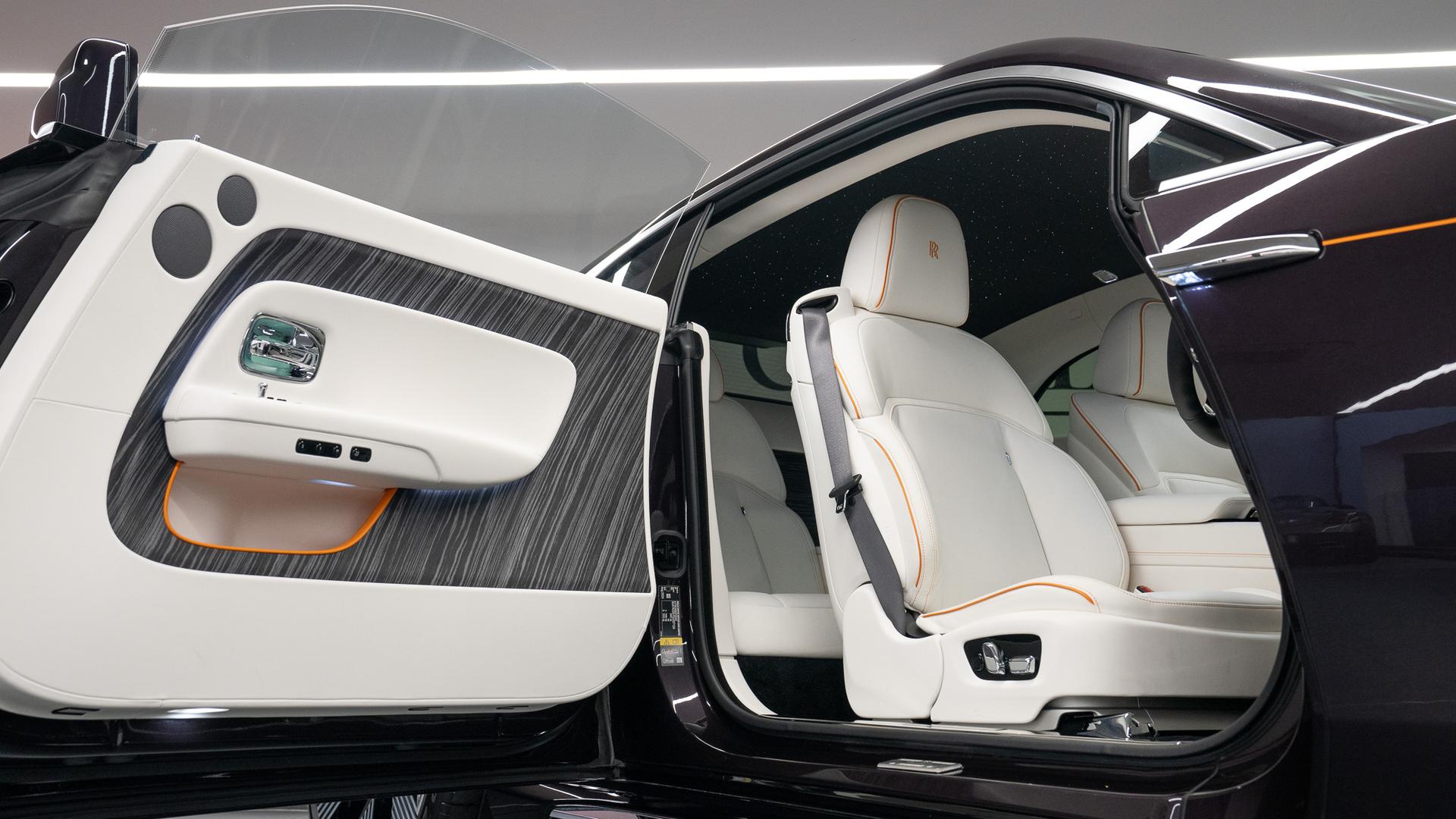 Rolls-Royce Spectre Photo f52b1481-79a9-4456-ad04-934a41ac9788.jpg