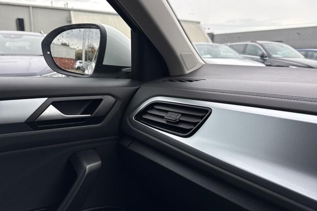 VOLKSWAGEN T-Roc Photo 22