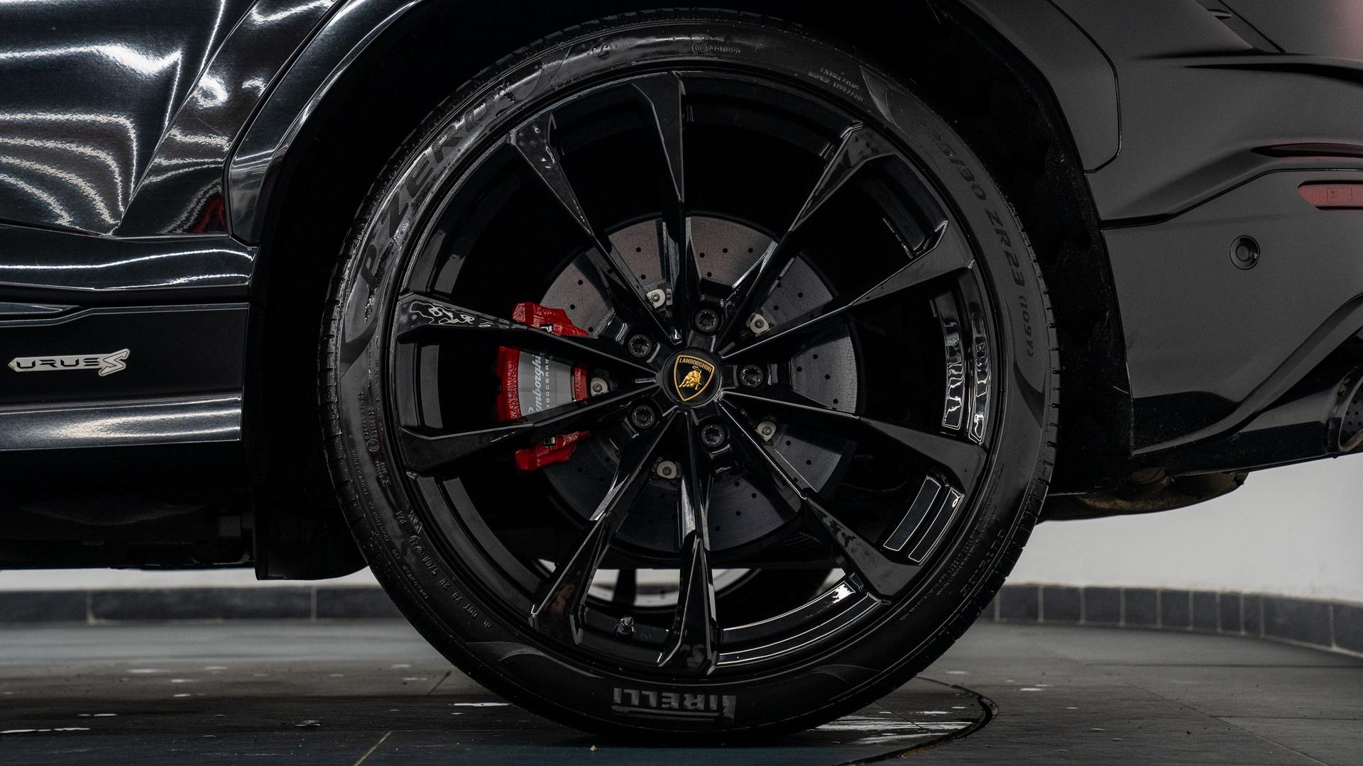 LAMBORGHINI Urus Photo f5410bc3-e70a-4ba0-a254-df50a6eb1c9d.jpg