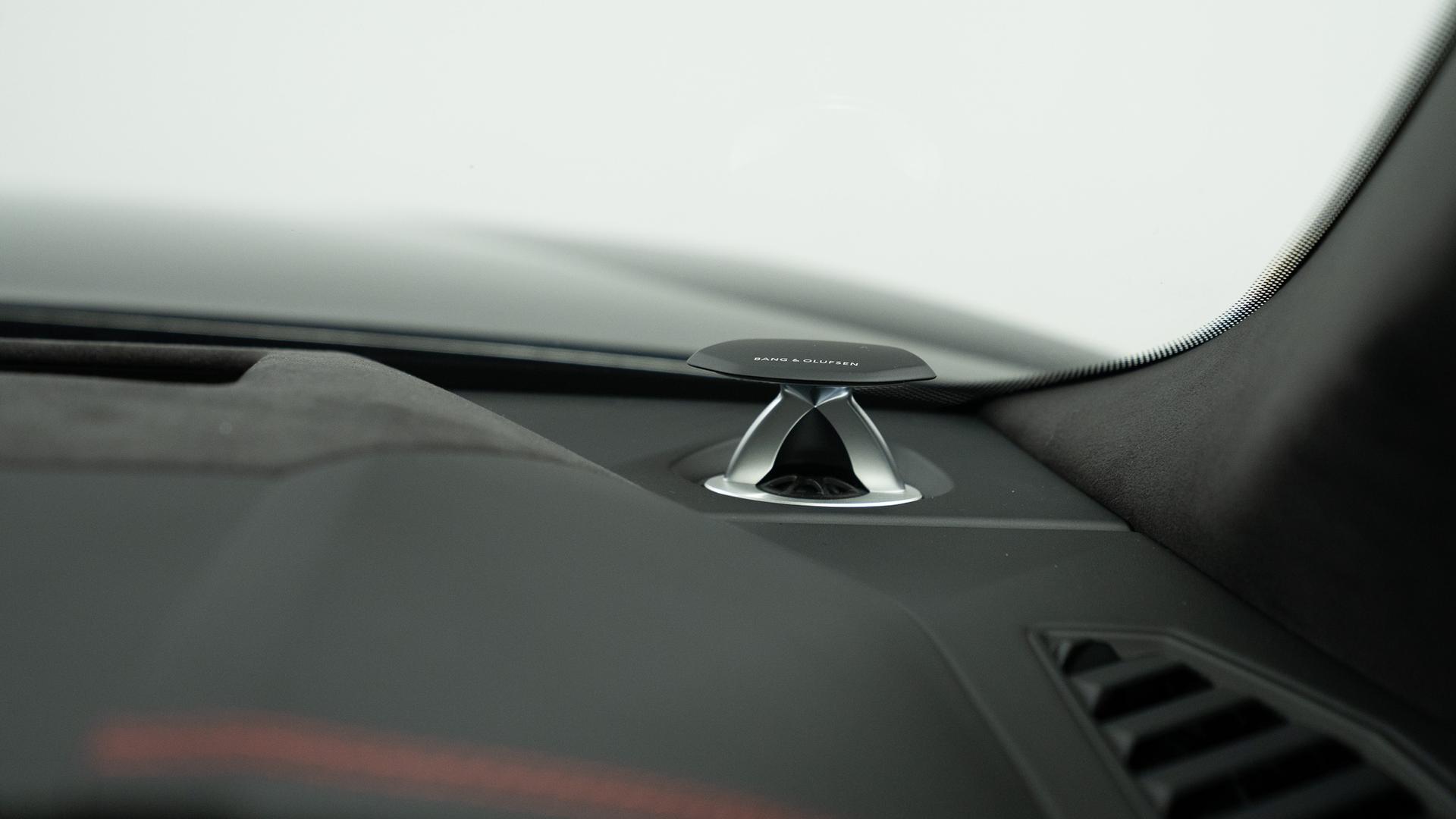 LAMBORGHINI Urus Photo f54b814b-0e4b-463c-88ab-63a03defc198.jpg