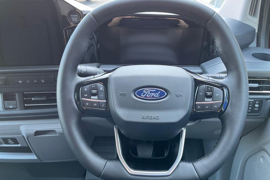 Ford TRANSIT CUSTOM Photo f550b53e-acd5-4f7b-87c4-55603243a008.jpg