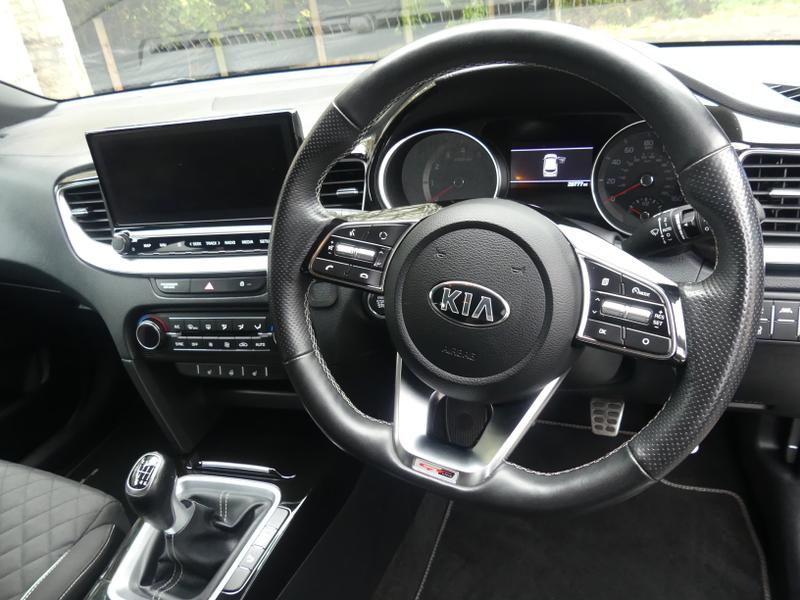 Kia ProCeed Photo f568aa4d-42b3-4171-9bf5-7e9e7ba09507.jpg