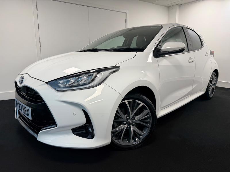 Toyota Yaris Photo f56e1c22-f65c-4a51-aeab-486698ea2d47.jpg
