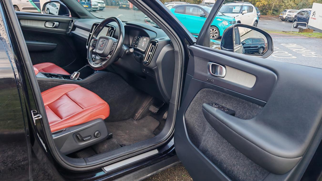 Used Volvo XC40 KX68ULD 12