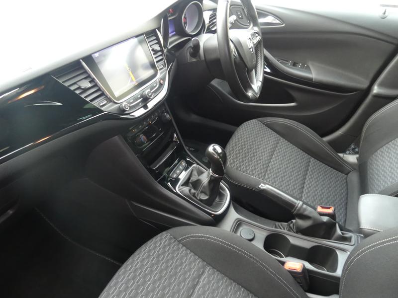 Vauxhall Astra Photo f57ee02d-1c5a-49cf-bc57-59ec595551a9.jpg