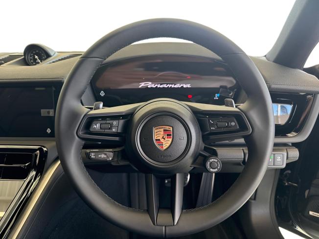PORSCHE Panamera Photo 25