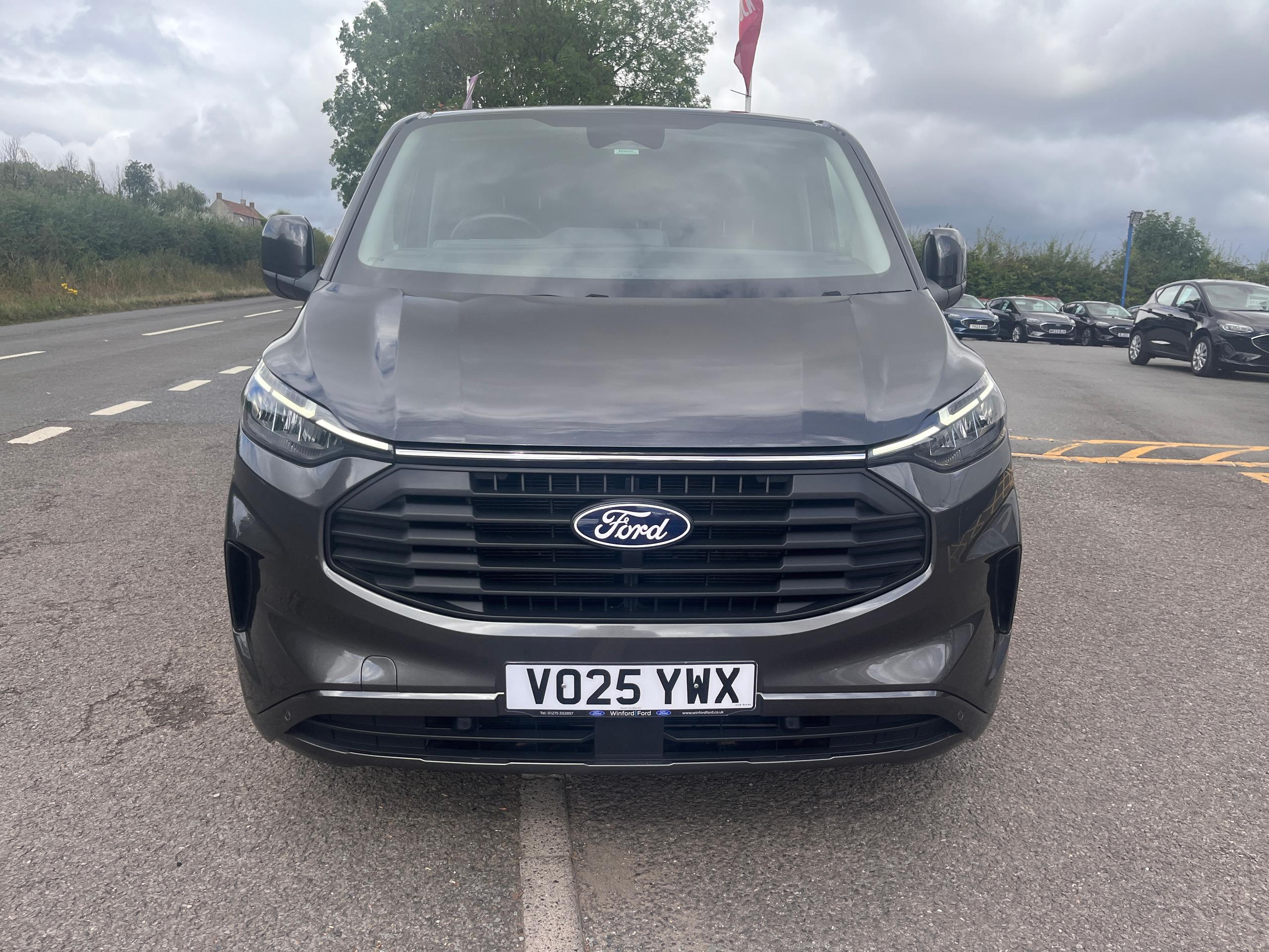 Used Ford TRANSIT CUSTOM VO25YWX 2