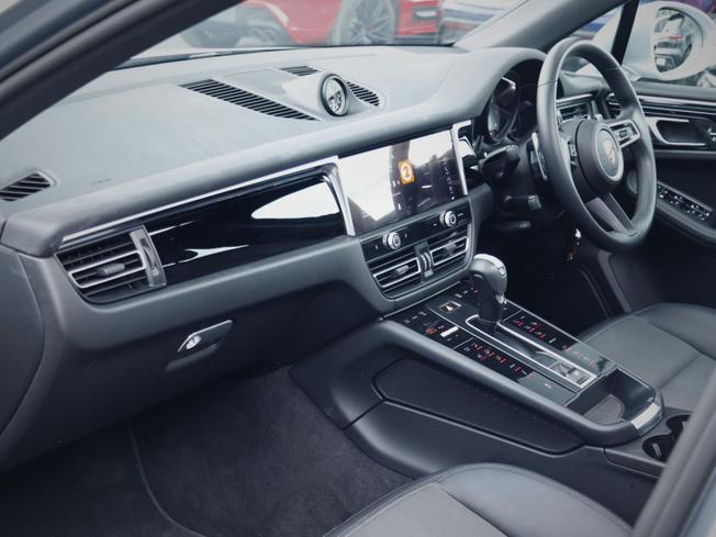 PORSCHE Macan Photo 26
