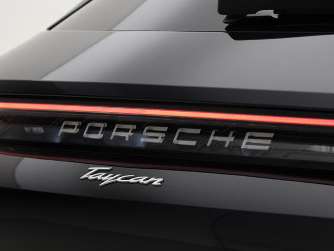 PORSCHE Taycan Photo 19