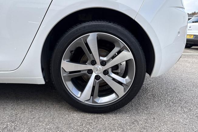 PEUGEOT 308 Photo 24