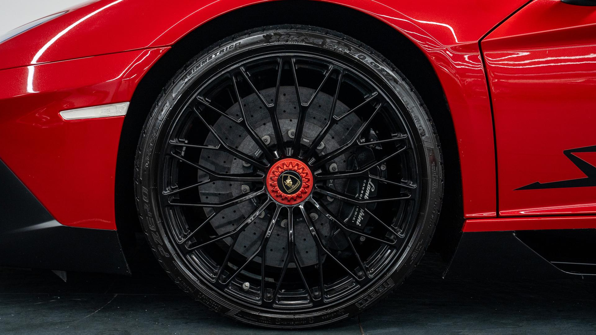 LAMBORGHINI Aventador Photo f5ae7724-1730-4942-ae83-ec88ad4f2f8e.jpg