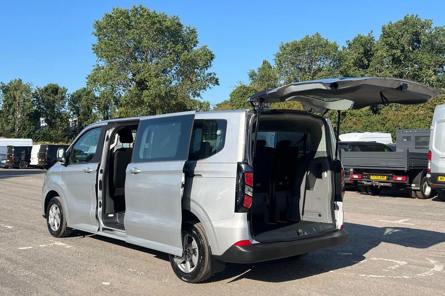 Ford Tourneo Custom V710 Zetec/Trend Bus M1 320 L2 2.0L EcoBl Photo f5b66b40-a6eb-40d2-8397-c2d203e69da7.jpg