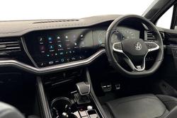 VOLKSWAGEN Touareg Photo 2