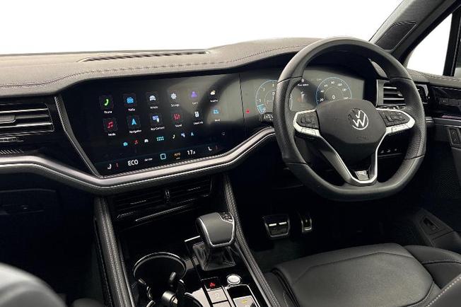 VOLKSWAGEN Touareg Photo 2