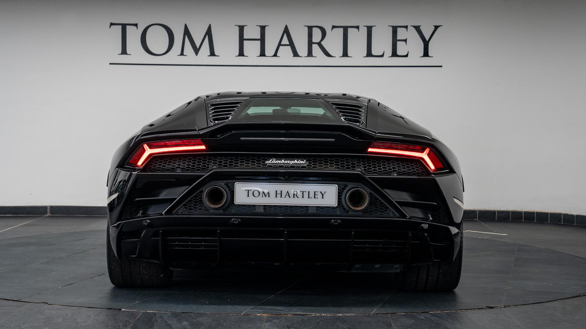 LAMBORGHINI Huracan Photo f5c22b39-3f2a-4040-8fd4-7f58a3f96029.jpg