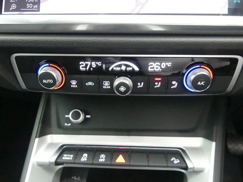 Audi Q3 Photo f5c61e22-cec2-496c-aff3-f0459386e270.jpg