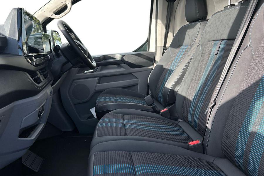 Ford TRANSIT CUSTOM Photo f5c9f14a-e426-45b3-a653-c3207beb92fa.jpg