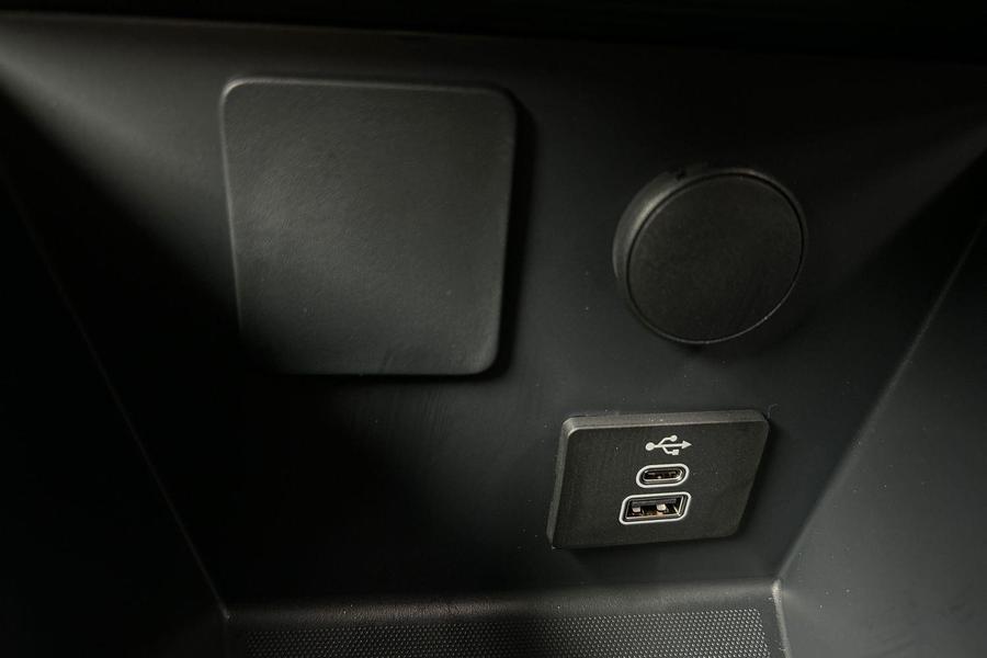 Ford E-TRANSIT COURIER Photo f5cab872-550b-41bb-a5f2-323e7aa9b5d4.jpg