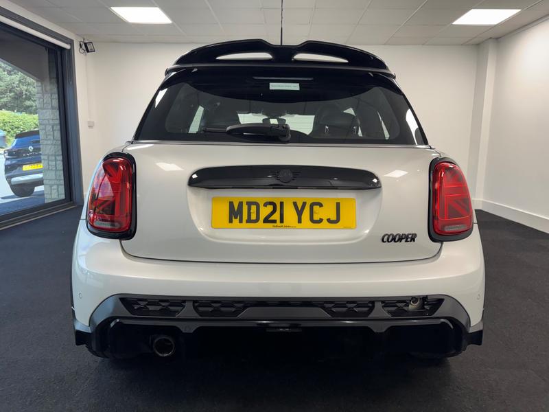 MINI Hatch Photo f5da9522-2fb3-47d5-a792-71b65dab898a.jpg