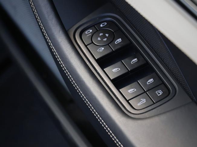 PORSCHE Panamera Photo 14