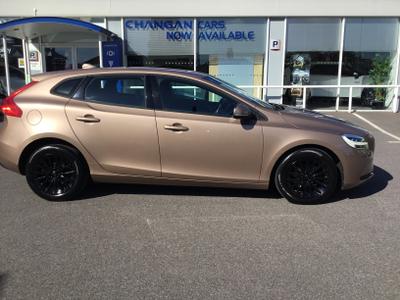 Volvo V40 Photo 1