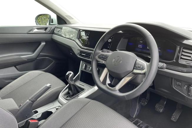 VOLKSWAGEN Taigo Photo 8
