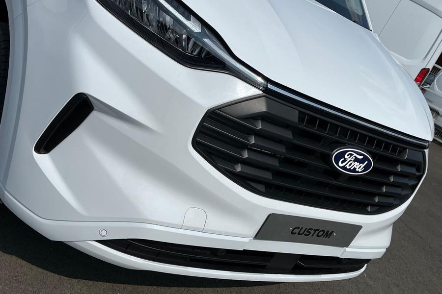 Ford TRANSIT CUSTOM Photo f611161b-6eb0-4412-8fb2-32dd61e1635e.jpg