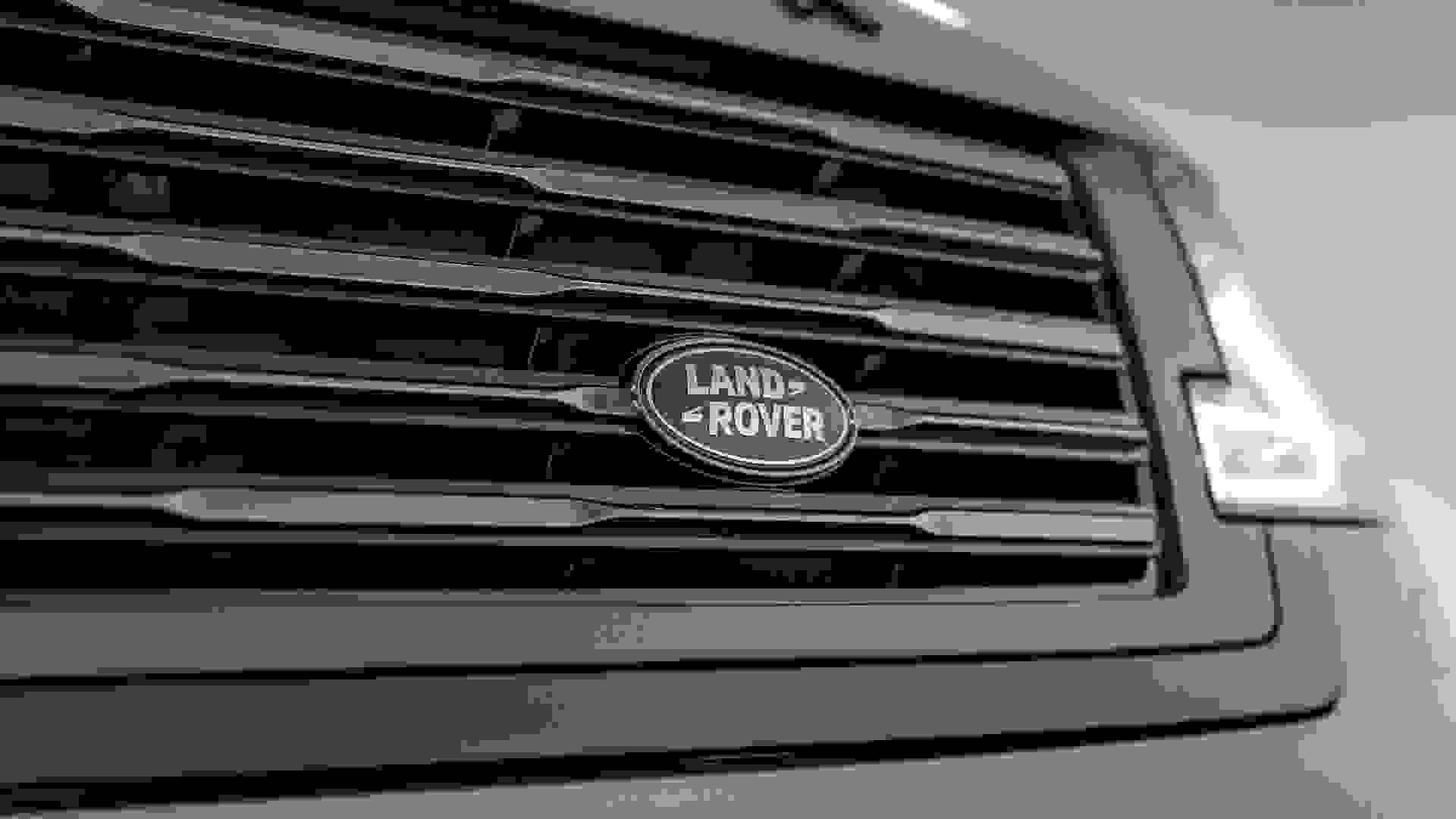 Land Rover Range Rover Photo f6202cdd-e189-4f82-a922-4ca8f8d816f5.jpg