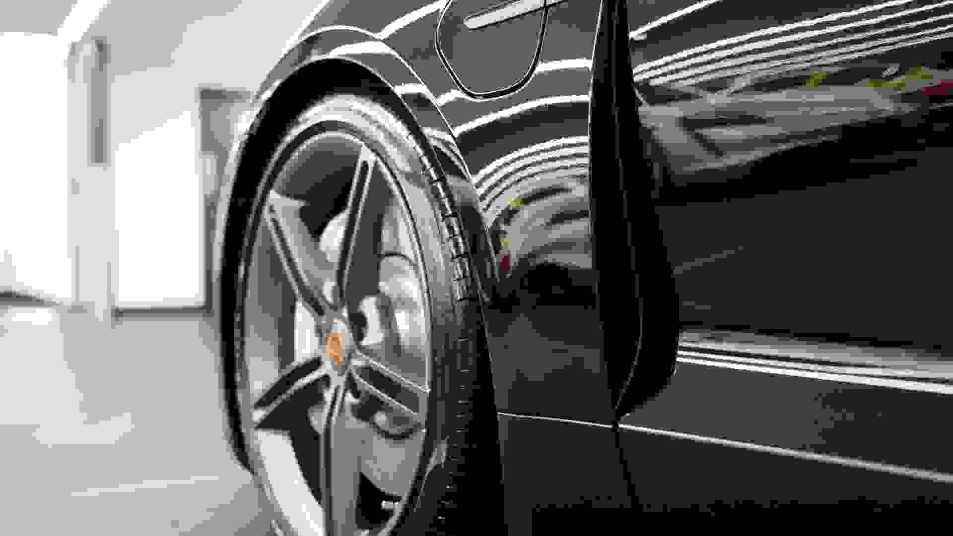 Porsche Taycan Turbo Photo f6502967-e696-4ed8-8f0b-f4f0053a255a.jpg