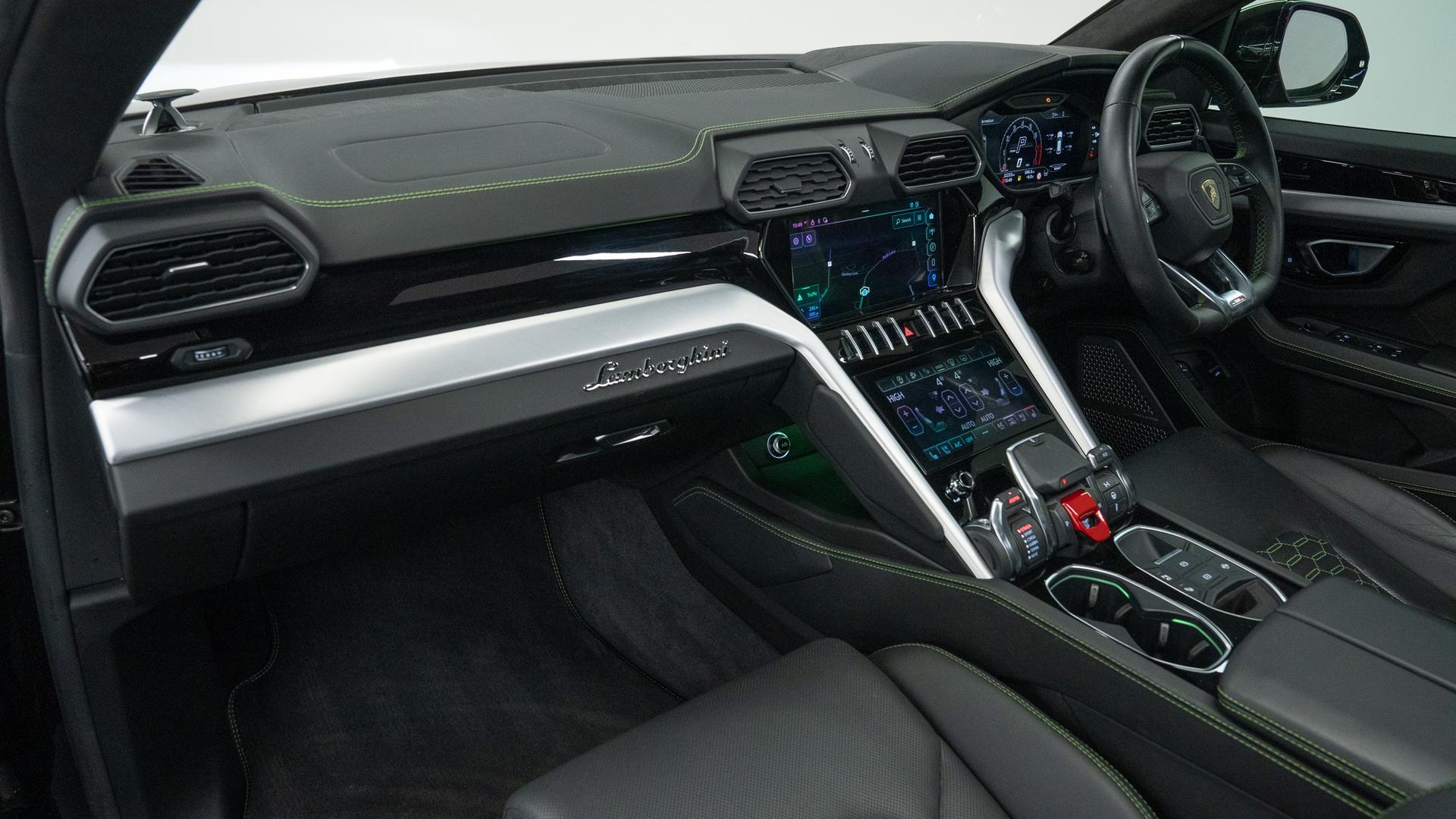 LAMBORGHINI Urus Photo f65c32bd-b215-4b1b-99a9-bc0c521ac3b5.jpg
