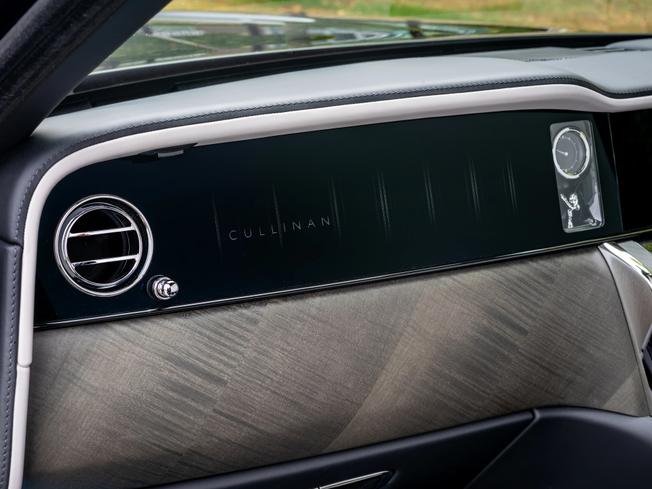 ROLLS-ROYCE Cullinan Series II Photo 18