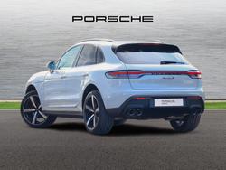PORSCHE Macan Photo 2