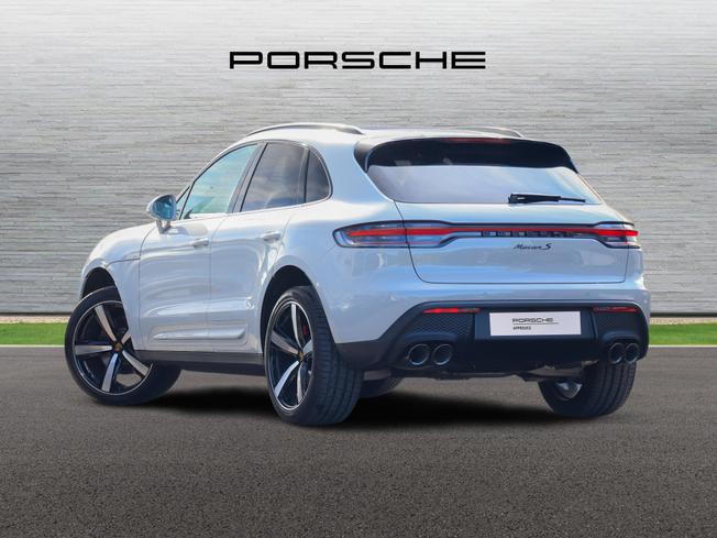 PORSCHE Macan Photo 2