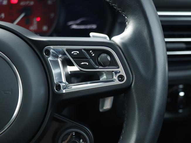 PORSCHE Macan Photo 18