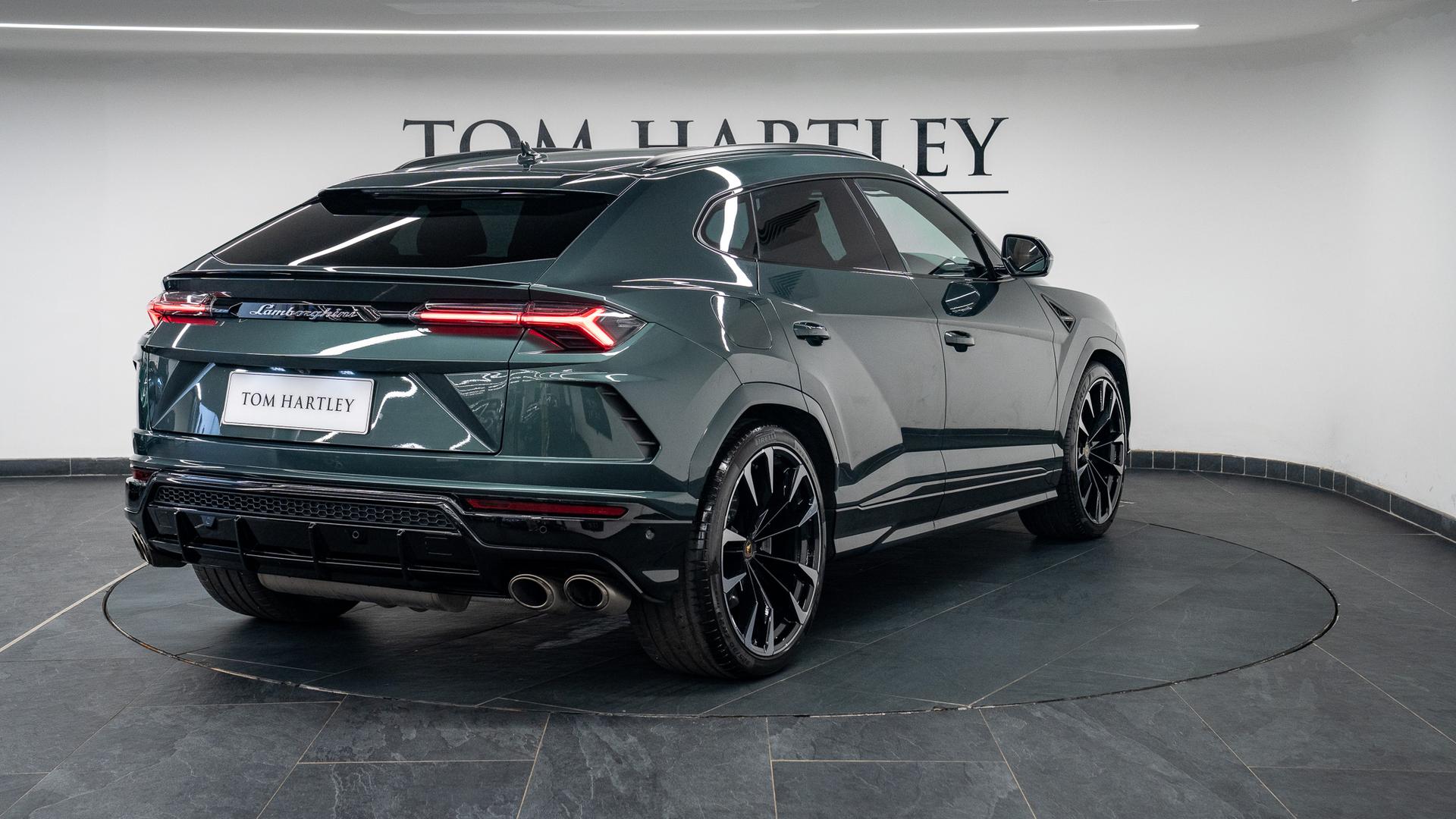 LAMBORGHINI Urus Photo f68e1d4b-c31c-48d0-925a-1af2dba264e2.jpg