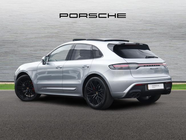 PORSCHE Macan Photo 2