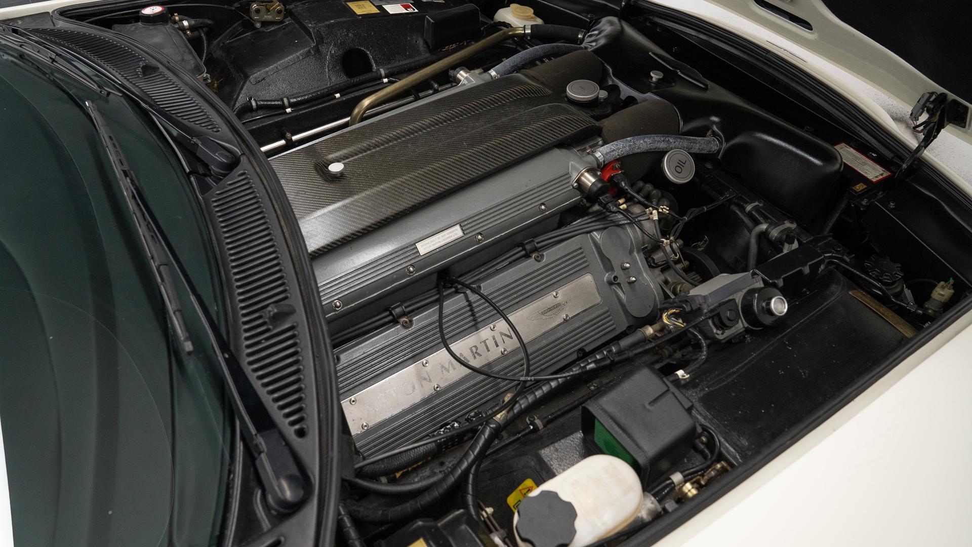 Aston Martin V8 Photo f6a4d596-37eb-4841-b045-fdb39f8202bc.jpg