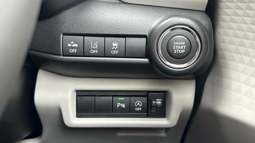 Suzuki Swift Photo f6bd1875-eb20-4ca1-b576-7313f5fee3f2.jpg