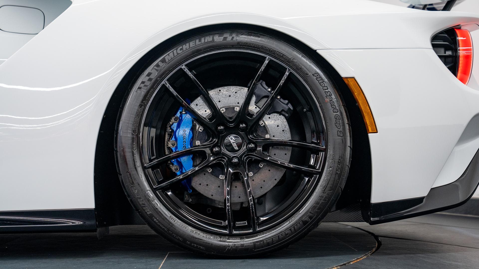 Ford GT Photo f6bf97ae-0012-4cd7-bcbc-cb91bb1fcc85.jpg