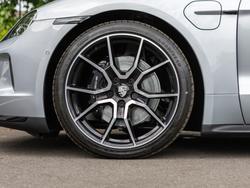 PORSCHE Taycan Photo 4