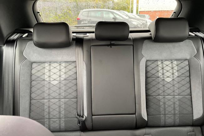 VOLKSWAGEN T-Roc Photo 31