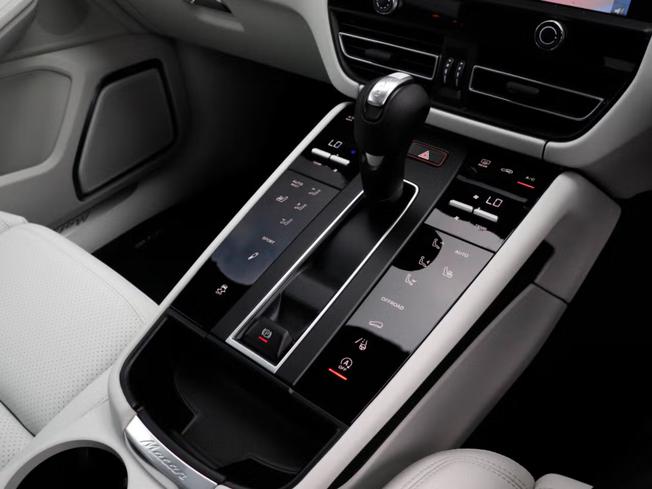 PORSCHE Macan Photo 24