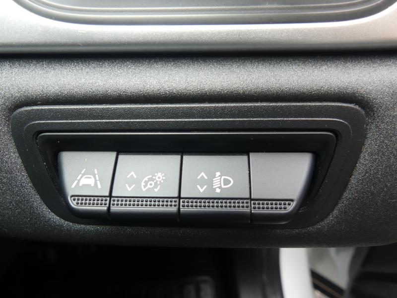 Renault Captur Photo f7171c79-fd63-40bb-88a7-5fc4a7f5fdcd.jpg