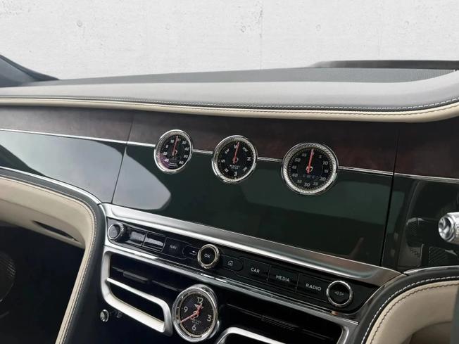 BENTLEY Flying Spur Photo 16